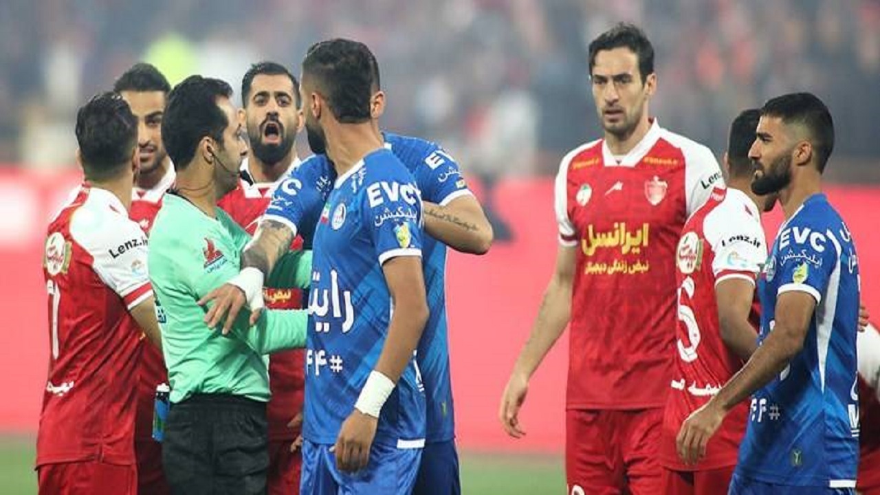 پرسپولیس ۱ &#۸۲۱۱; ۱ استقلال/ فرار آبی‌ها از شکست با کمک VAR