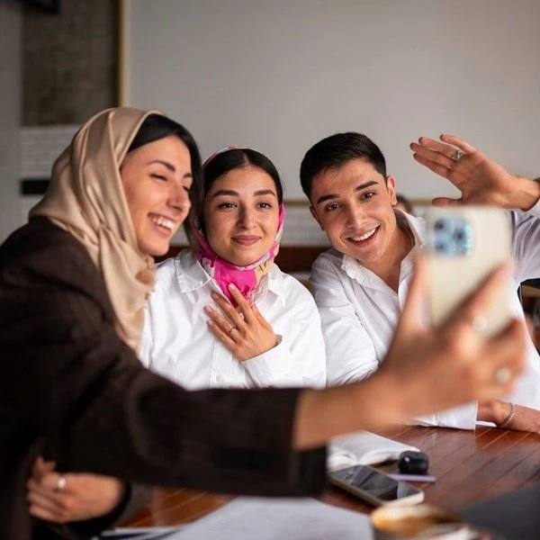 فرصتها و چالشهای فریلنسر بودن در ایران؛ از رقابت داخلی تا موانع جهانی 1 فریلنسر در ایران